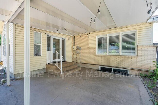Building Photo - 3759 Alta Loma Dr E