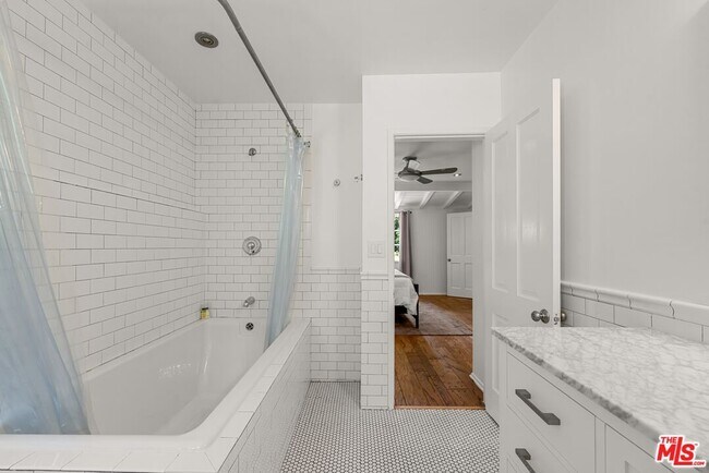 Building Photo - 23057 Sylvan St