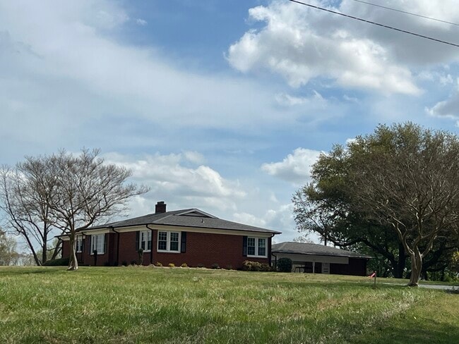 Primary Photo - 8621 Overcash Rd