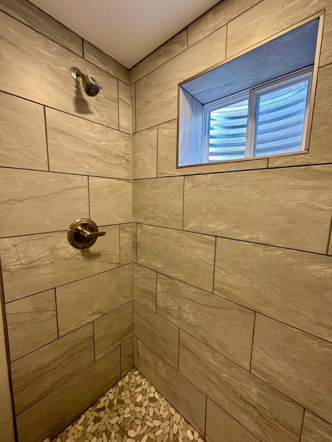 Building Photo - Charming 2-Bedroom Basement Unit with Private Yard – Flat-Rate Utilities!