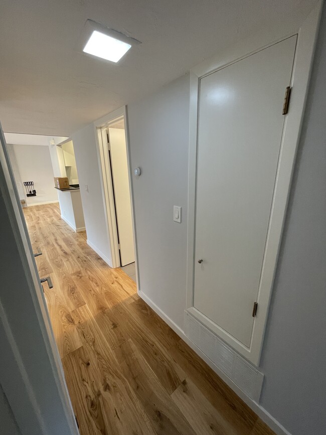 Building Photo - 36 Redwood Ave