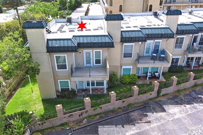 Primary Photo - 921 Marine Dr