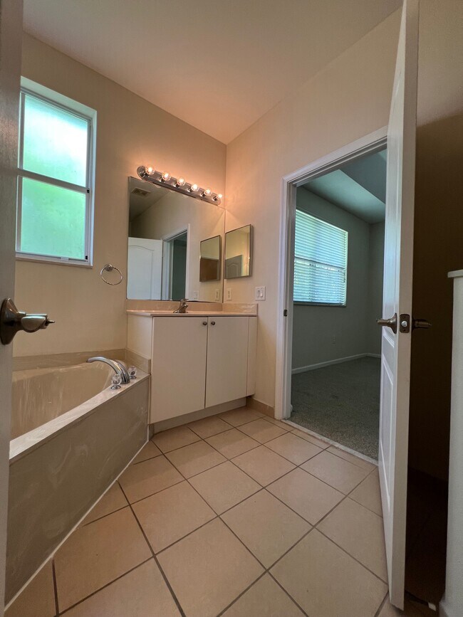 Master bathroom double sink - 938 NE 29th Ter