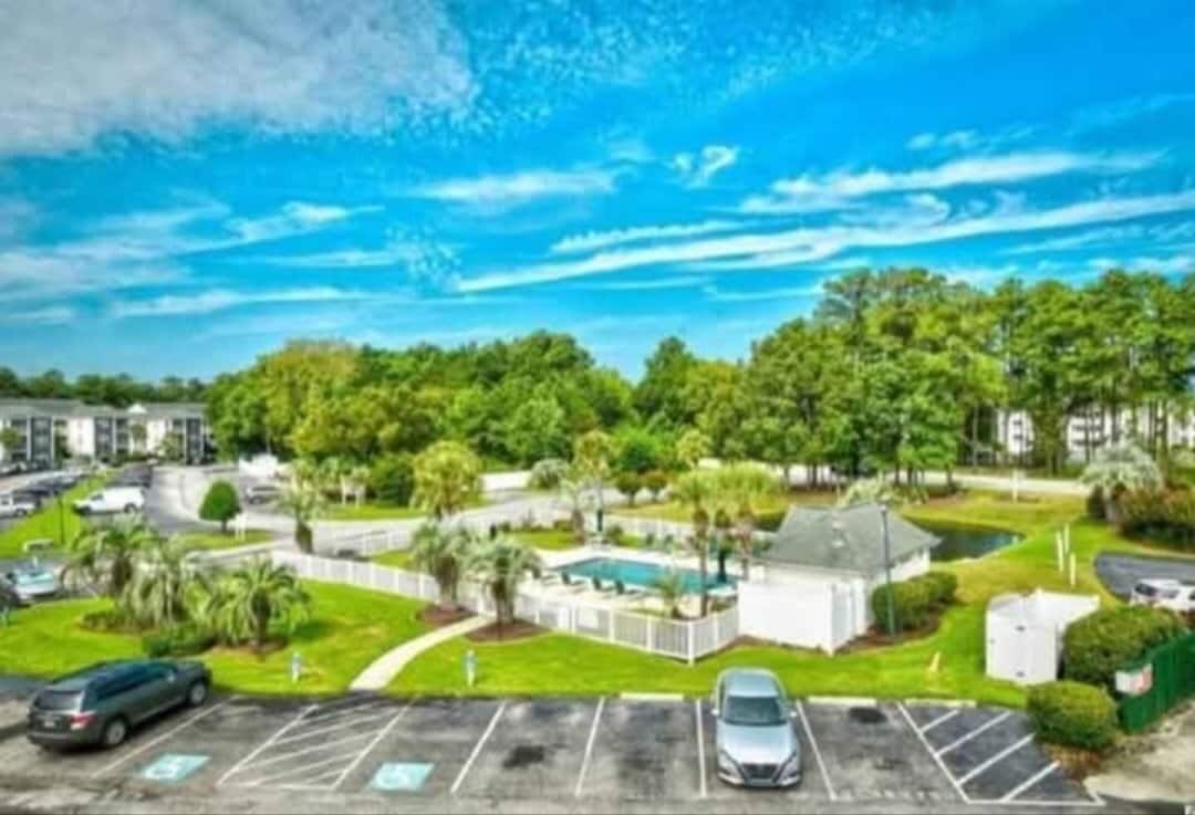 Building Photo - 498 River Oaks Dr