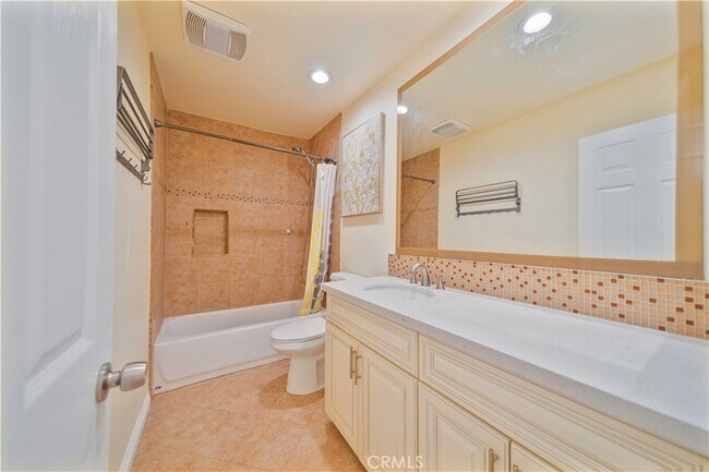 Building Photo - 6336 Marina Pacifica Dr N