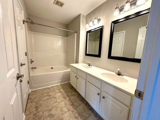 Building Photo - 2008 Chinabrook Ct