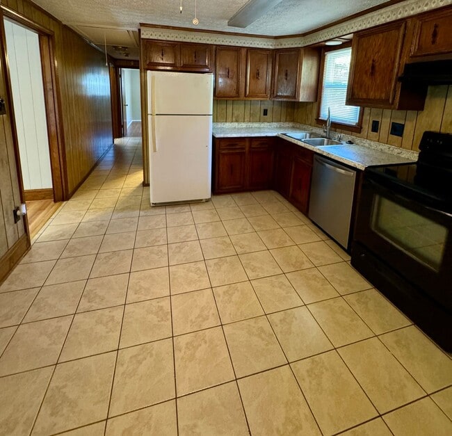 Building Photo - Move-in Ready!
