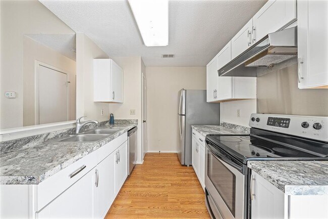 Building Photo - 1015 E Yager Ln