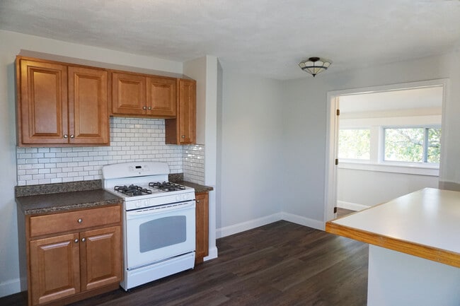 Building Photo - 90 Conwell Ave