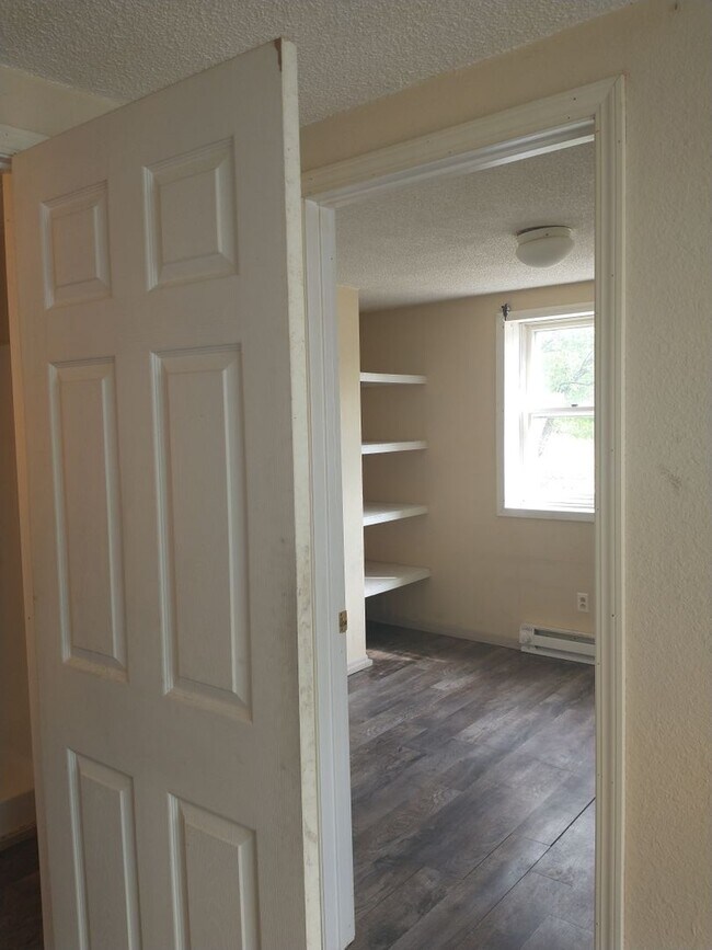 Building Photo - 1 Bedroom, 1 Bathroom Single Family Home i...