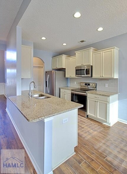 Building Photo - 452 Huntington Dr