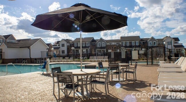 Building Photo - 17014 Fairmount Way