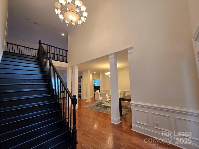 Building Photo - 409 Foxglove Ln