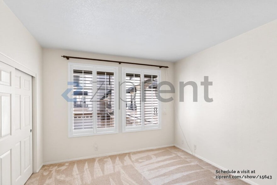 Building Photo - 425 Navaro Way