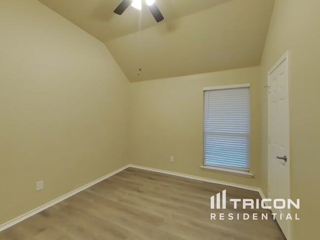 Building Photo - 1505 Parkside Dr