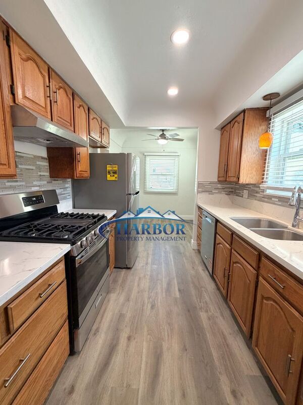 Building Photo - 2916 W 79th St
