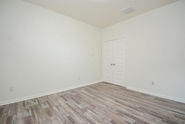 Building Photo - 22211 Weller Oaks Dr