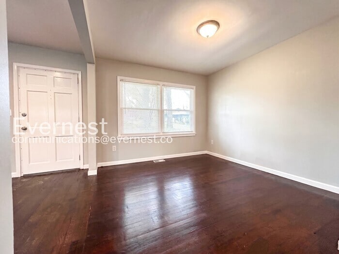 Building Photo - 1345 Twin Oaks Cir SE