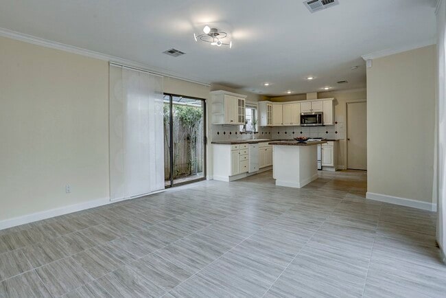 Building Photo - 13819 Starhill Ct