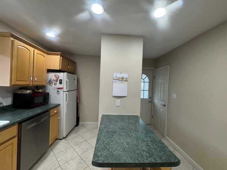 Building Photo - 53 Farragut Ave