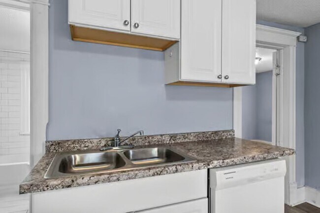 Building Photo - 3003 California St NE