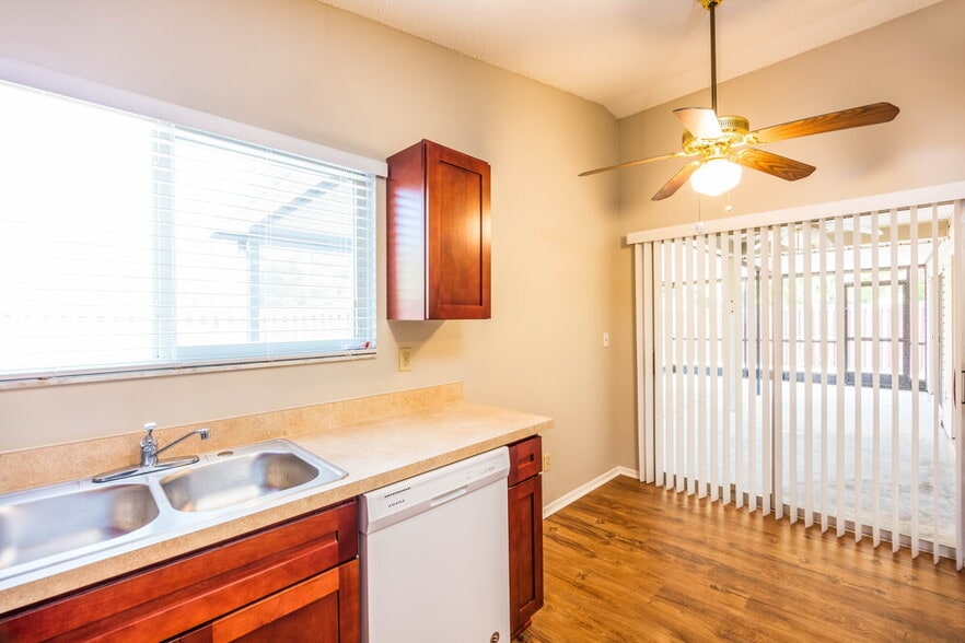 Building Photo - 5701 Longleaf Dr