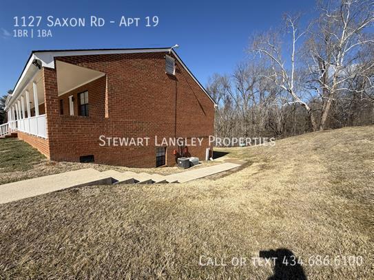 Building Photo - 1127 Saxon Rd