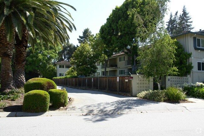 Building Photo - Noel Oaks Apartments