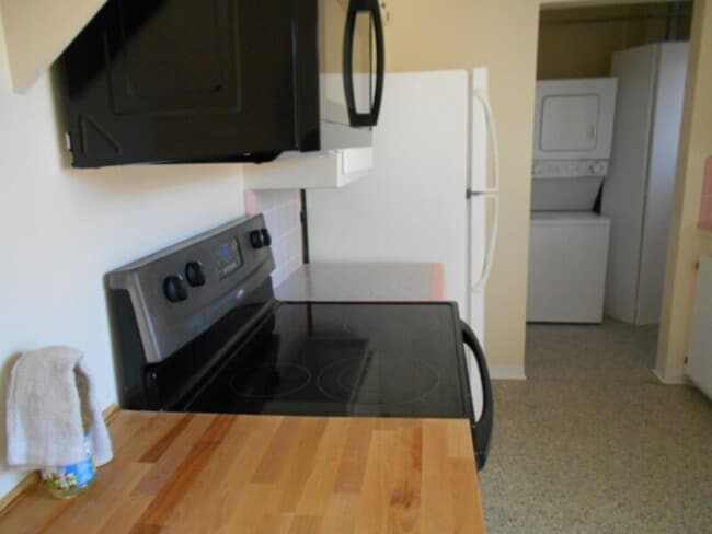 Building Photo - 433-B Manzano