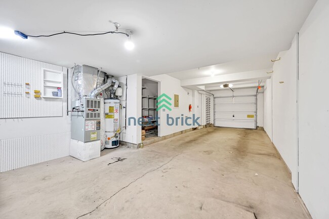 Building Photo - Beautiful 2 bed & 2.5 bath for rent