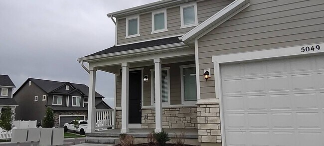 Building Photo - Spotless House, corner lot, 2 car attached