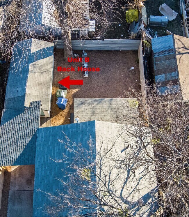 Building Photo - MUST SEE! Charming Studio Apartment! BACK ...