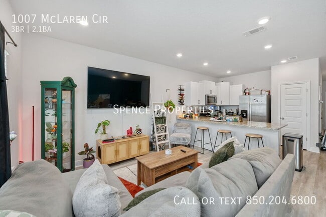Building Photo - 1007 McLaren Cir
