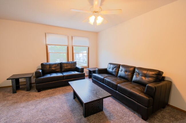 Building Photo - 106 E Locust