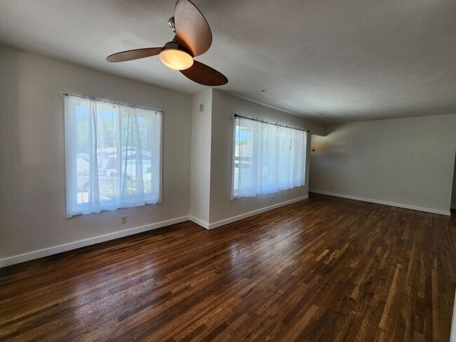 Building Photo - ** Stunning Dream 3 BD / 2 BA HOME w/ Doub...