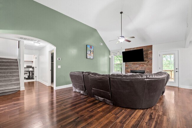 Building Photo - 125 Sycamore Hill Dr