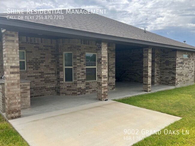 Building Photo - 9002 Grand Oaks Ln