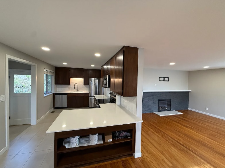 Building Photo - 20930 2nd Ave S