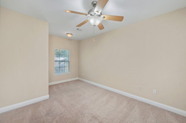 Building Photo - 532 Maple Ave