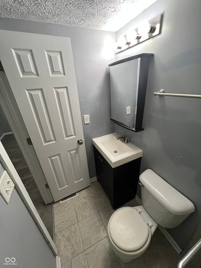 Building Photo - 9445 Timber View Dr