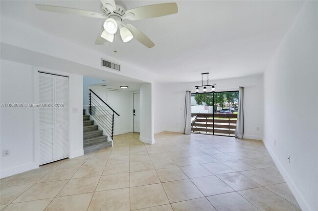 Primary Photo - 8236 NW 8th St