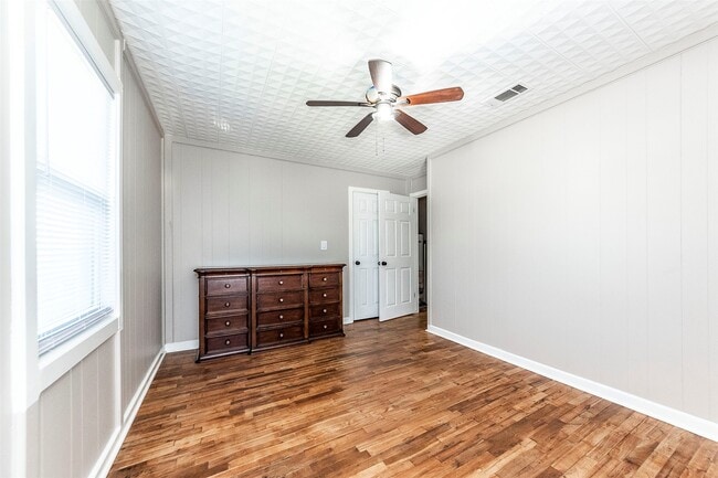 Building Photo - 2835 Beverly Rd