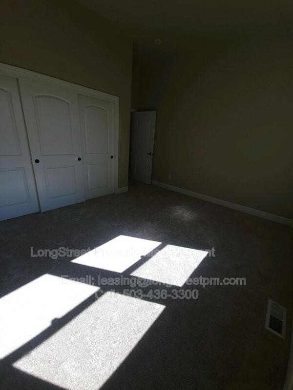 Building Photo - 9739 NW Henry Ct