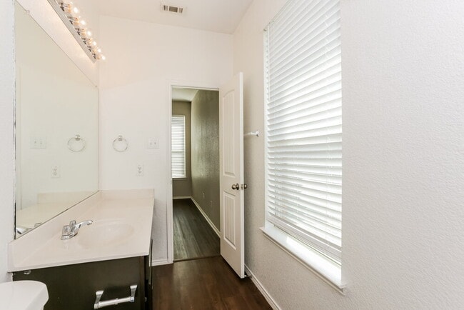 Building Photo - 412 San Lucas Dr