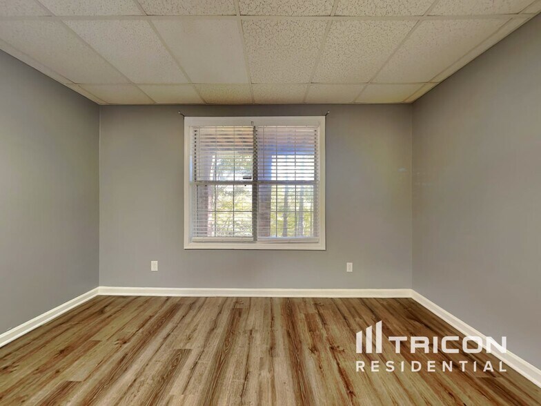 Building Photo - 1770 River Bluff Rd