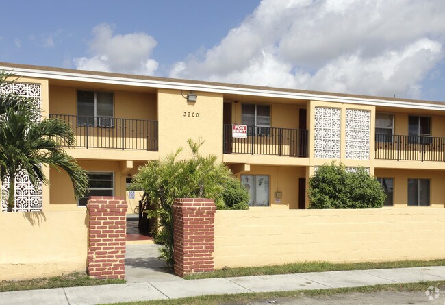 3900 SW 88th Place - Galloway House Apartments
