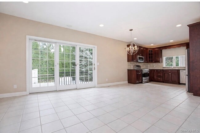 Building Photo - 423 English Pl