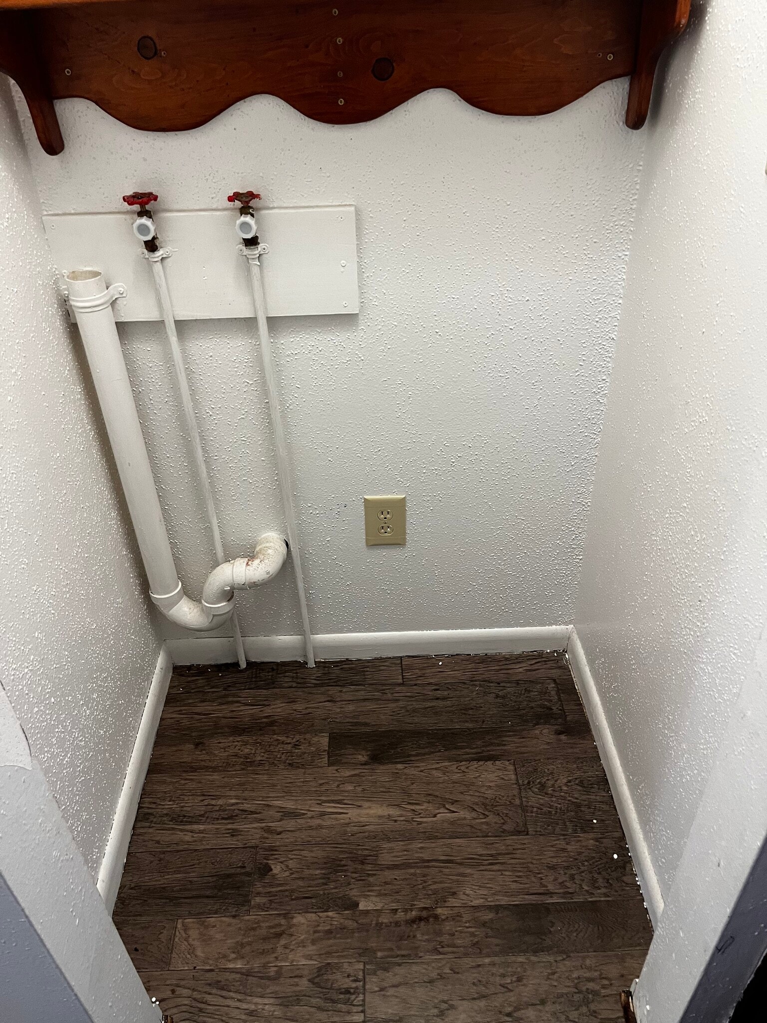 Washer Hookup - 912 Iowa St