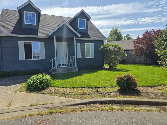 Building Photo - 3 bed 2 bath   Home for Rent in Grants Pass