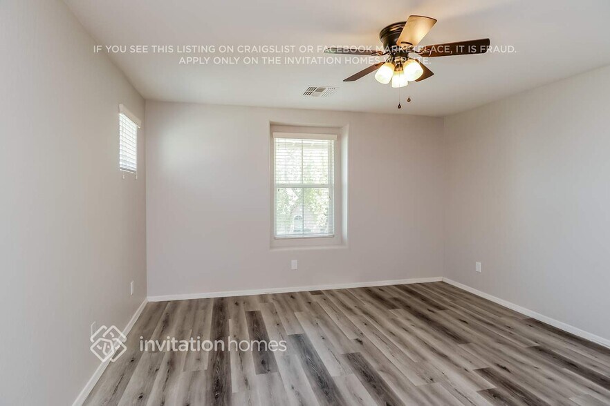 Building Photo - 10135 E Isleta Ave